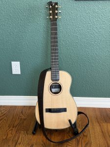 Furch LIttle Jane Travel guitar with strap